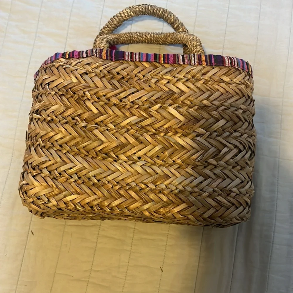 Woven Straw Tote with Pink and Red Tassels Resort Vacation Bag - Picture 4 of 7
